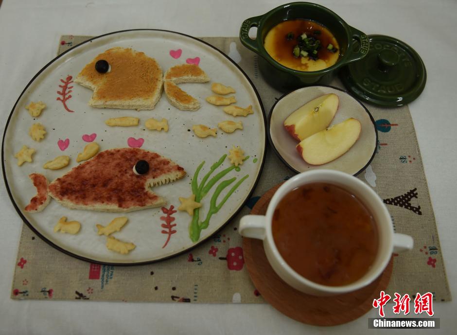 重庆妈妈做爱心“萌”早餐天天不重样