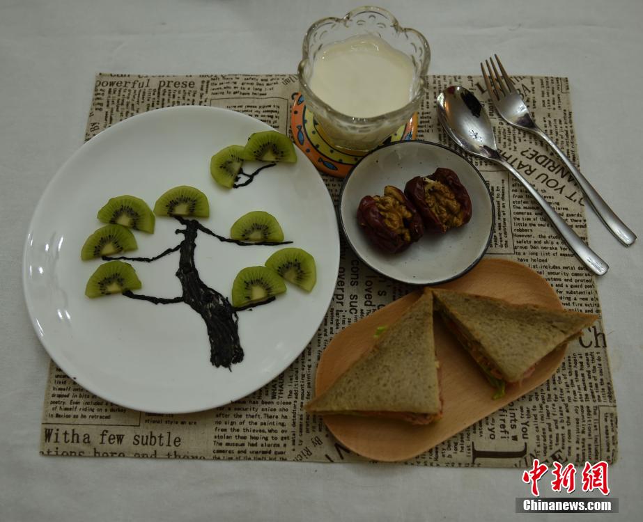重庆妈妈做爱心“萌”早餐天天不重样