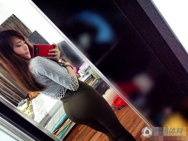 女网友晒健身照 蜂腰翘臀凹凸曲线玲珑吸睛(2