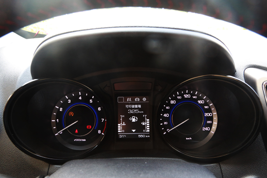 小而强大 灵动不凡 试驾长安CS15 1.5MT(3)-千