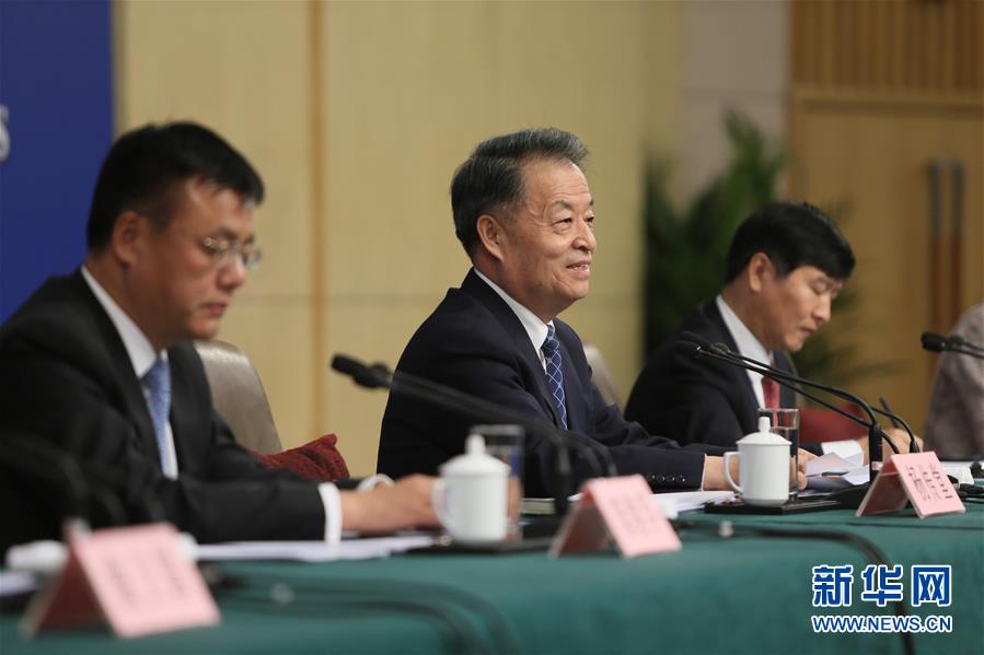 （两会）（7）交通部长杨传堂等就“深化出租汽车改革与发展”答记者问