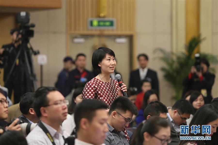 （两会）（11）交通部长杨传堂等就“深化出租汽车改革与发展”答记者问