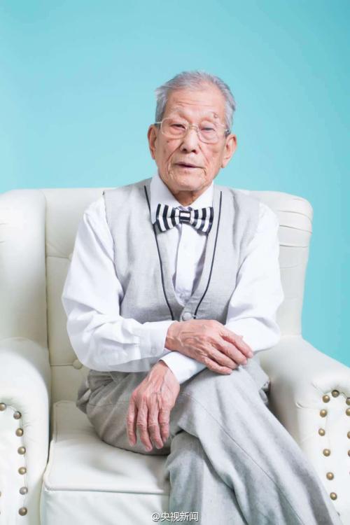 96岁抗战老兵拍“大片” 变身时尚达人