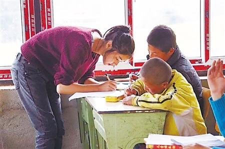 　　“巴厘岛虽然旅游资源丰富，但教育资源缺乏，有些贫困区连个像样的学校都没有。”陶毕生辉说，支教中，她花钱购买了当地的小吃和书本给他们，并联系当地的华人企业，送来一些赞助品。“但这些帮助是短暂的，最好能在当地建一所小学，让孩子们能够上学读书，改变命运。”2月7日，陶毕生辉回到西安后，开始通过微博、微信展示支教经历，并希望更多的爱心人士能够关注到海外的贫困孩子。