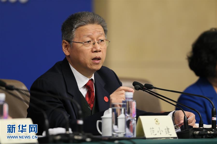 （两会·代表委员热点话题）（3）以人民为中心——民生保障体现发展成果共享