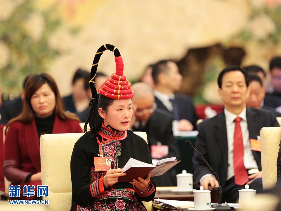 （两会·代表委员热点话题）（1）以人民为中心——民生保障体现发展成果共享