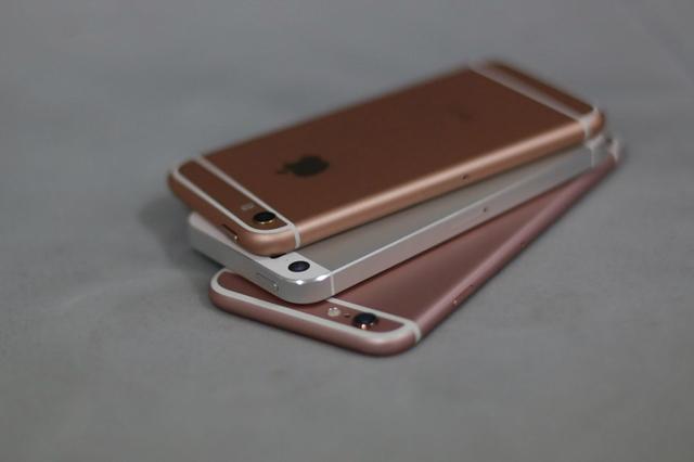 iPhone SE再曝真机谍照 天线白带变细了
