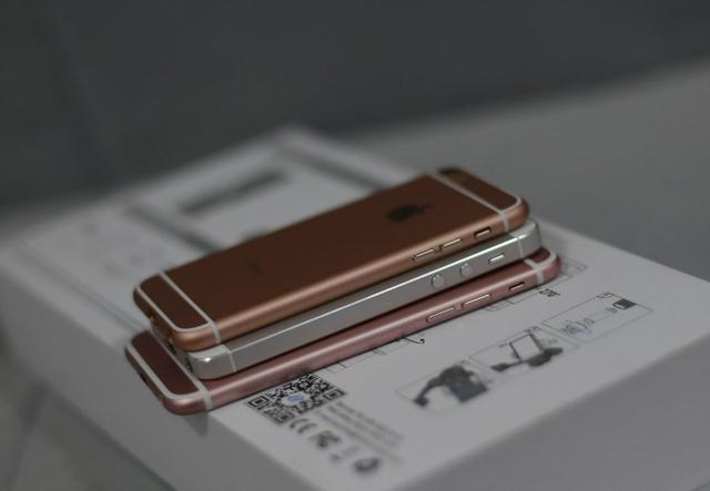 iPhone SE再曝真机谍照 天线白带变细了
