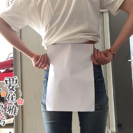 继反手摸肚脐又一魔鬼身材标准：A4腰