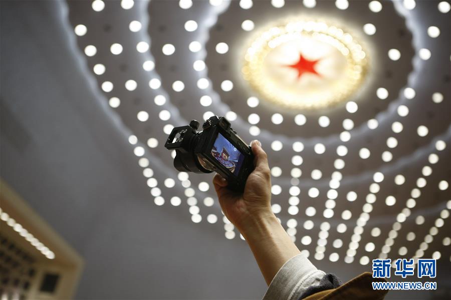 （两会连连看）（7）指尖上的实干