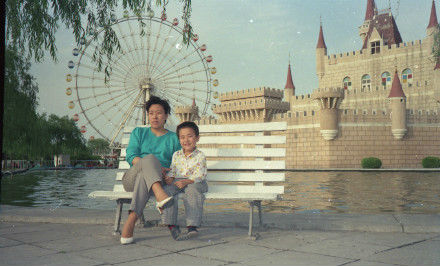 之前扫描小时候底片发现的，原来还有这种文艺范的青春，正赶上摩天轮最后几天，发上来应景。