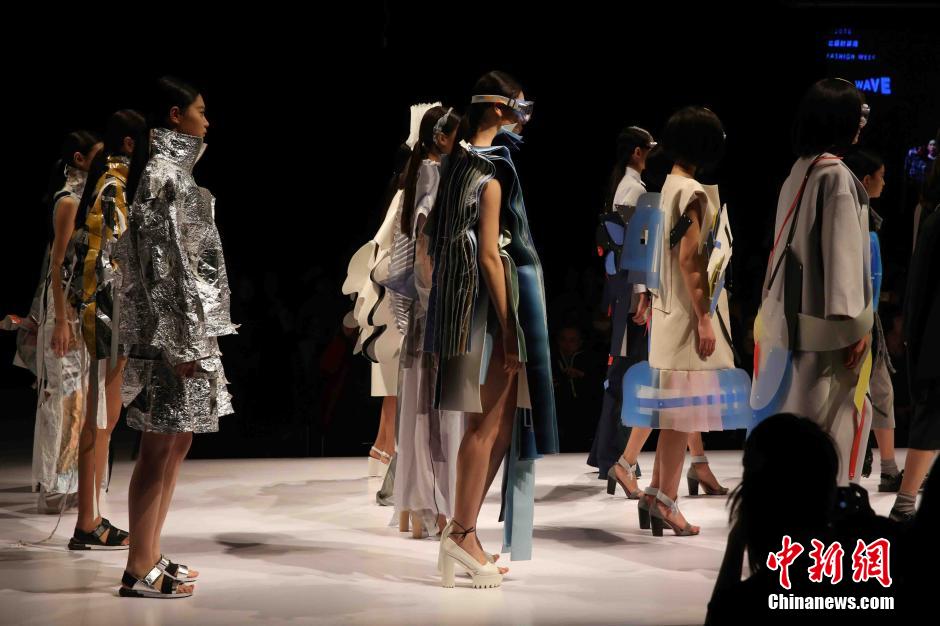 2016北京服装学院时装周 时尚新生力量登场