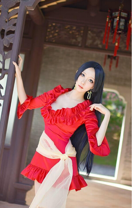 腿比原版还长 韩国美少女COS《海贼王》女帝