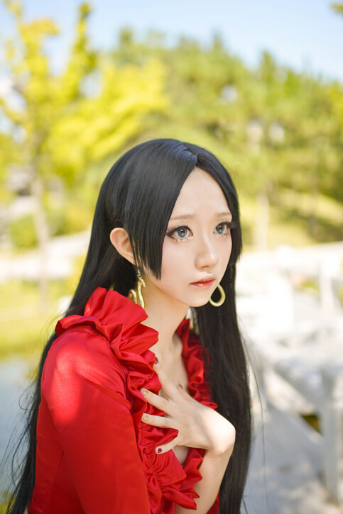 腿比原版还长 韩国美少女COS《海贼王》女帝