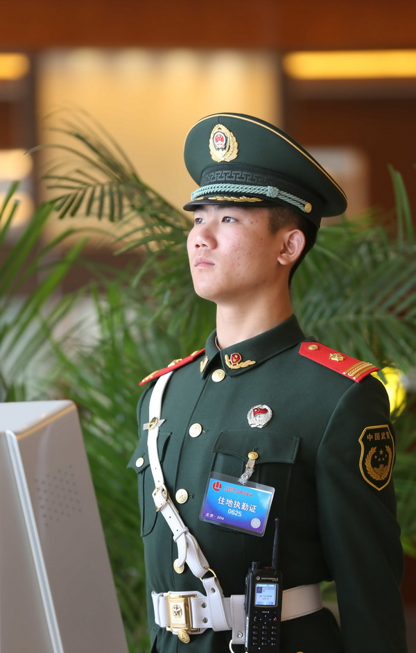文明执勤展示良好形象 人民网特约记者李光印摄影报道
