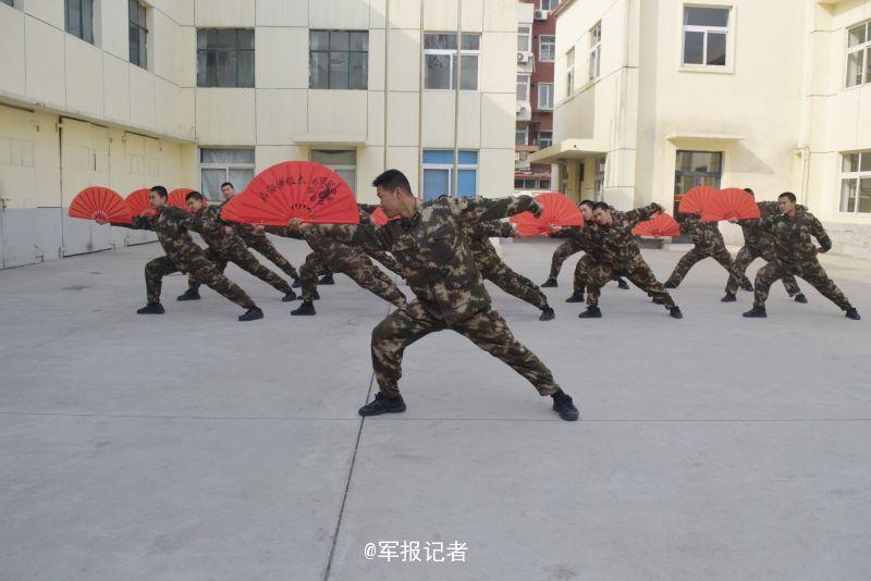 天津武警打造特色文化：齐练太极扇