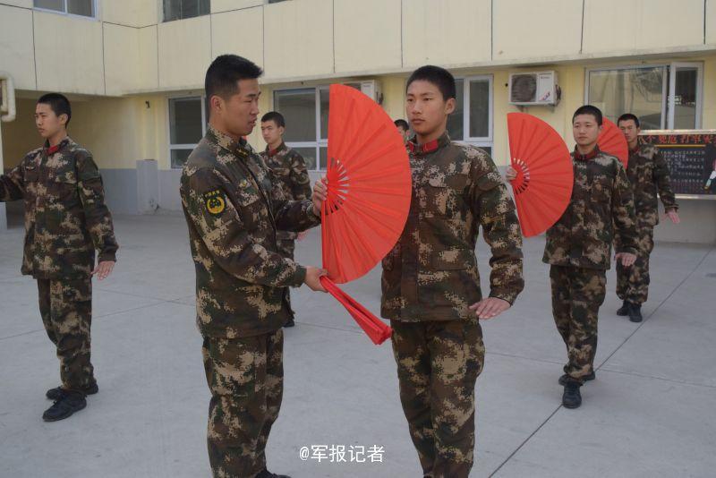 天津武警打造特色文化：齐练太极扇