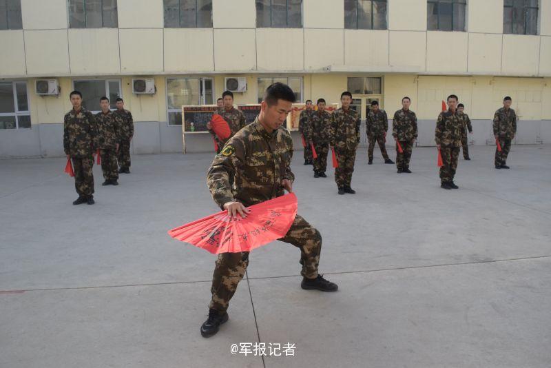 天津武警打造特色文化：齐练太极扇