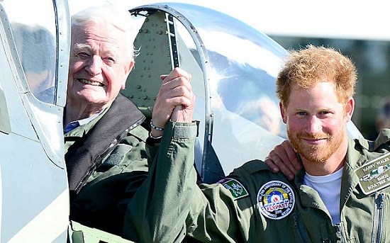 英国哈里王子首访尼泊尔向地震罹难者致哀