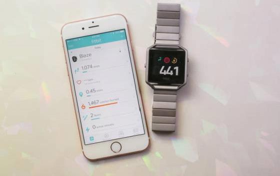 Fitbit Blaze智能手表体验：有些丑但实用