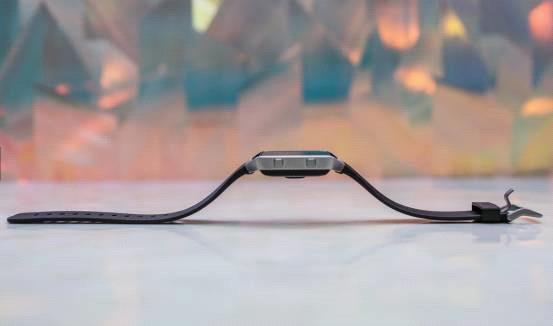 Fitbit Blaze智能手表体验：有些丑但实用