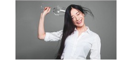 2014年王胜寒创立“醉鹅娘”，由徐小平投资做葡萄酒和西餐的互联网入门教育，旨在成为一个优质生活方式的内容提供商与服务供应商。