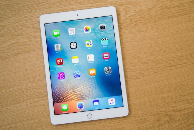 9.7英寸iPad Pro 玫瑰金可选配笔和键盘套