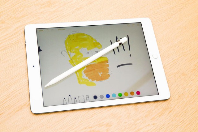 9.7英寸iPad Pro 玫瑰金可选配笔和键盘套