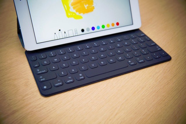 9.7英寸iPad Pro 玫瑰金可选配笔和键盘套