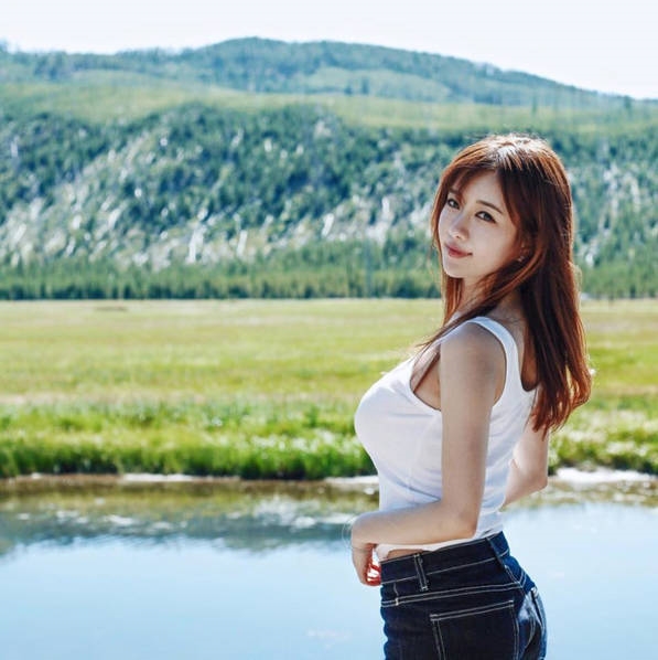 韩国网络女主播走红：魔鬼身材