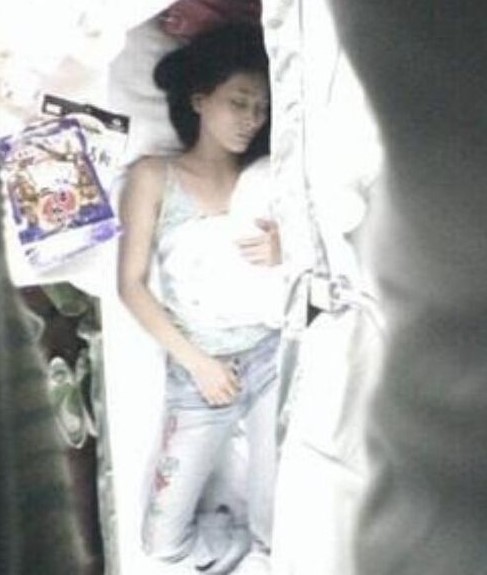 实拍火车里睡觉的各色美女:姿势销魂旁若无人-千龙网·中国首都网