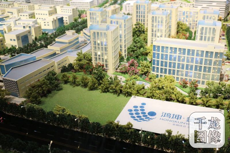 2016年3月23日，北京大兴区召开“十三五”规划纲要新闻发布会。图为规划中的金融谷，整齐划一的建筑充满了都市现代感。千龙网记者 张璟玥摄