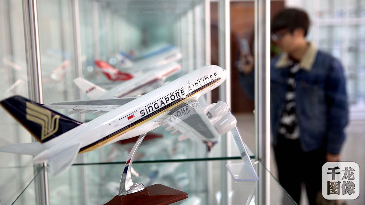 053月24日，北京城市学院“空中乘务实训基地”内摆放着各种各样的飞机模型。千龙网记者 王悦摄