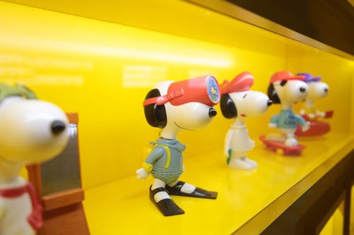 麦当劳 奇趣玩具厂 亮相三里屯 经典玩具免费向