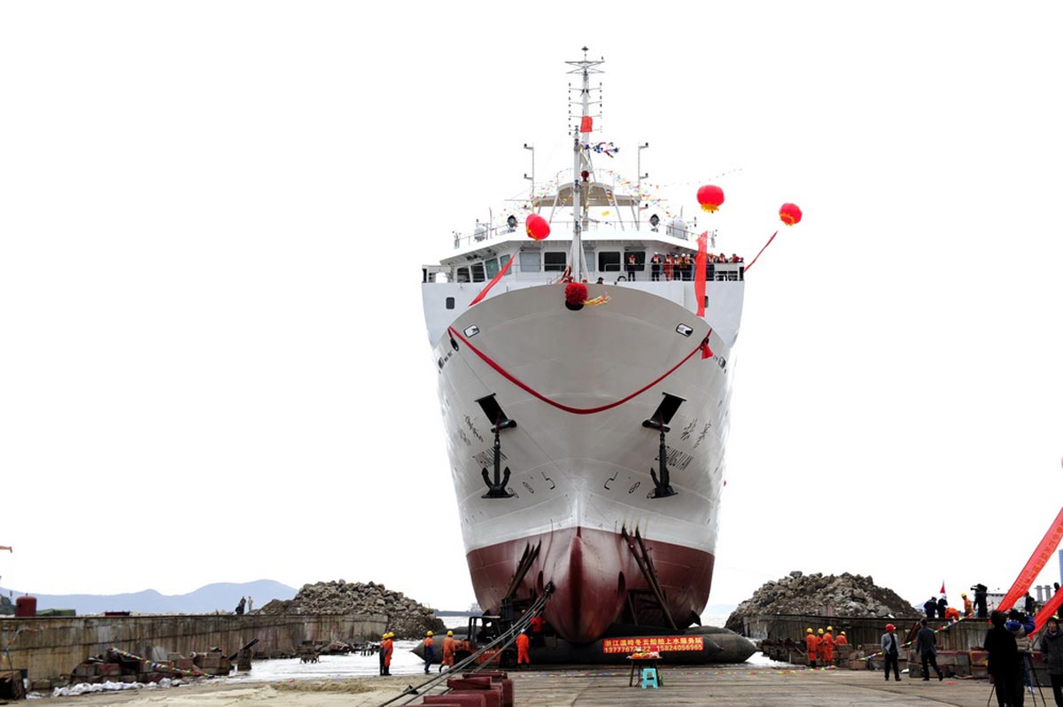 中国万米级深潜器科考母船 张謇 号完工上水 配