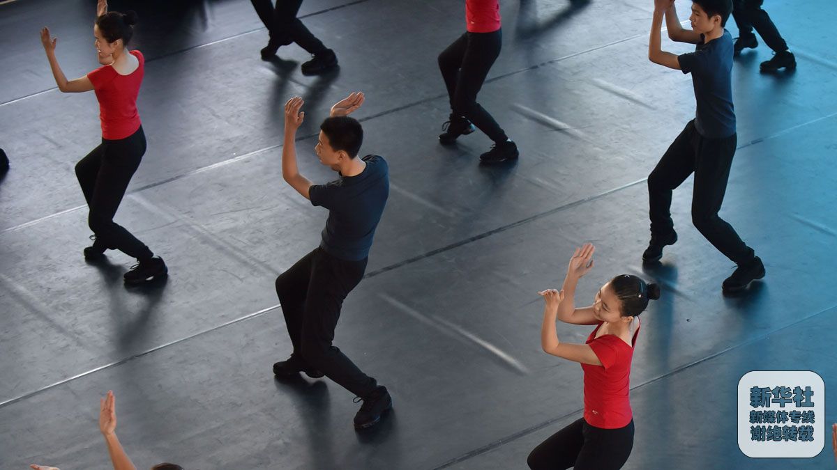 北京市教委推出“爱我中华”韵律操-千龙网·中国首都网