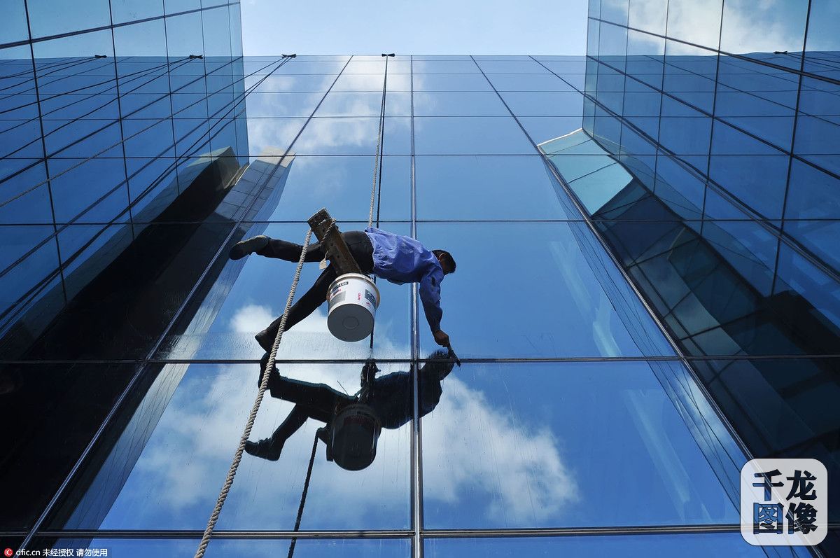 看!蜘蛛人在"云端漫步"(2)-千龙网·中国首都网