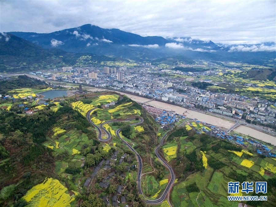 （城乡热点）（1）春色满园——空中看芦山灾区新貌