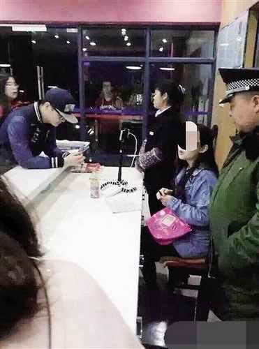 主播混入女生宿舍直播 网友：得有道德底线