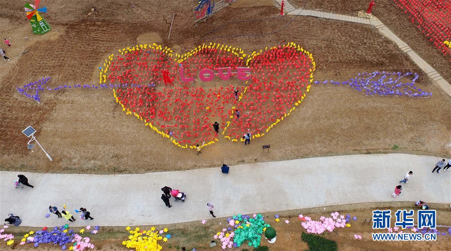 （社会）（2）徜徉洛阳&ldquo;风车海&rdquo;