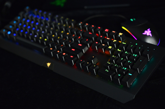 Razer黑寡妇蜘蛛X幻彩四月七日天猫首发