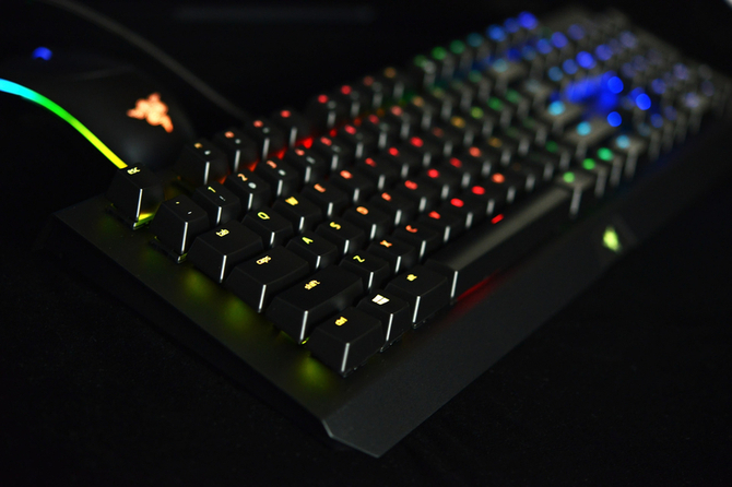 Razer黑寡妇蜘蛛X幻彩四月七日天猫首发
