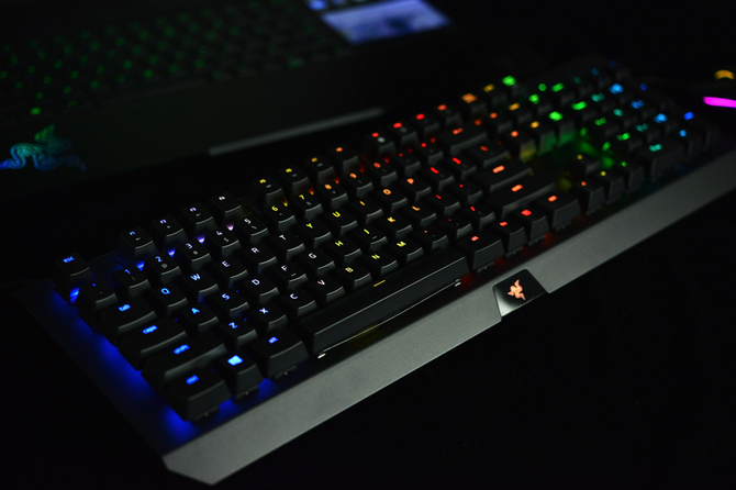 Razer黑寡妇蜘蛛X幻彩四月七日天猫首发