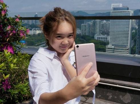 比镜子清晰OPPO R9 Plus大屏自拍更爽快