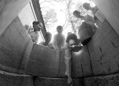 今天(4月11日)上午,三百年古井开井 摄/记者 杨益