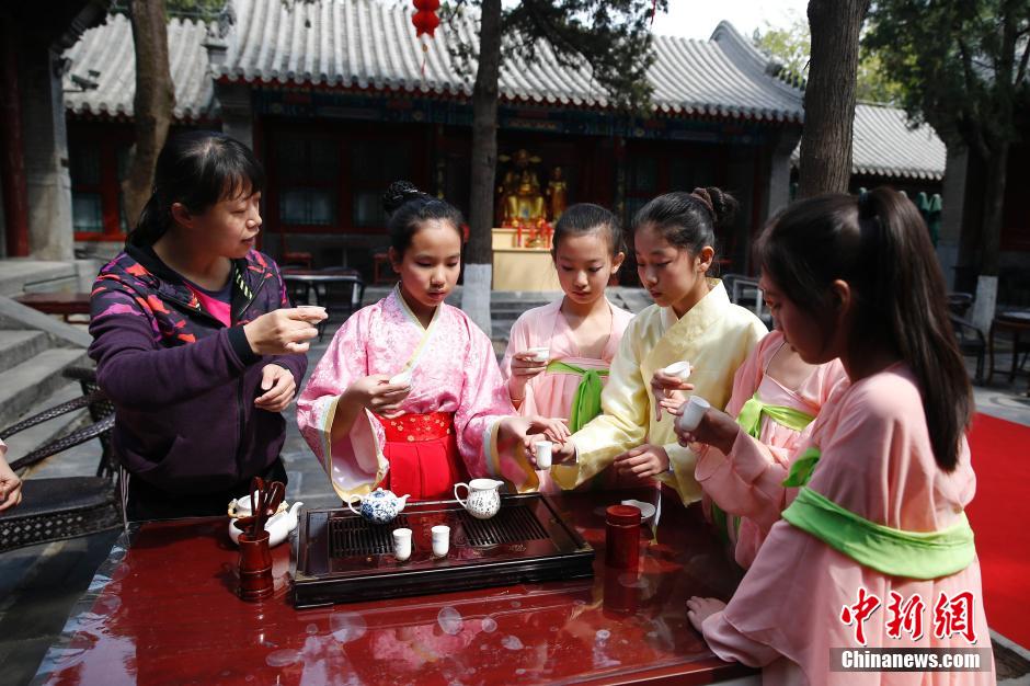 北京八大处古泉井开井 “皇帝”祭拜龙王