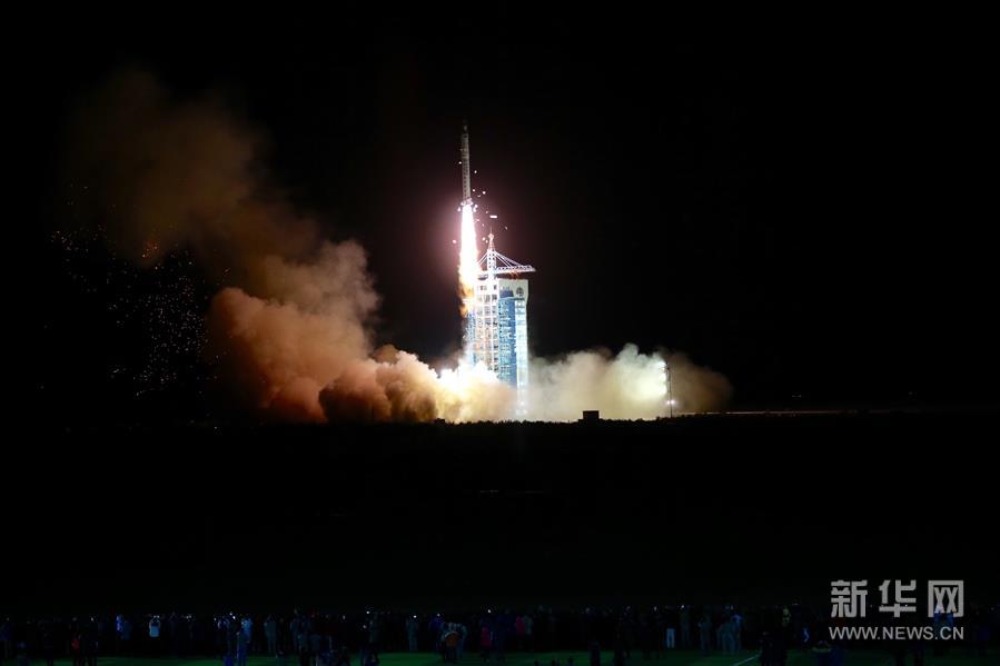 （新华全媒头条·实践十号卫星发射）（1）实践十号返回式科学实验卫星发射圆满成功