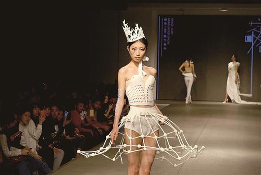 武汉大学生打印3D希腊神话礼服