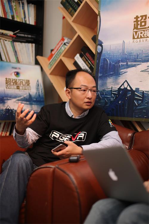 CEO王巍接受专访aa