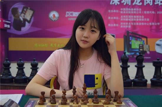 美丽与智慧并存！16岁国象美少女吸睛